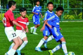 “足”之乡韵：梅州市梅县区校园足球的荣耀之路