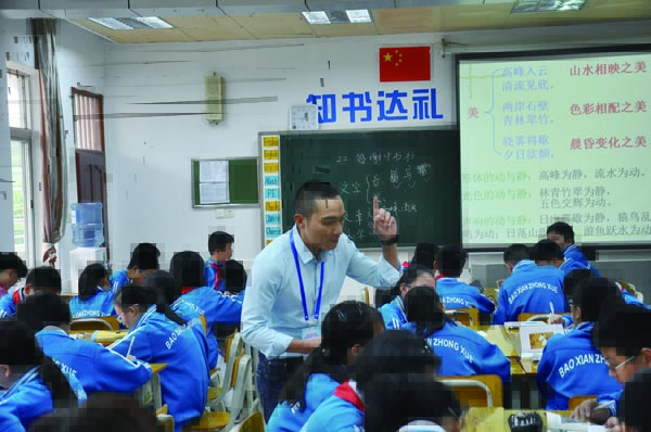 做“有效、有趣、有料、有魂” 语文课堂的探索者——广东省“百千万”初中文科名教师培养对象陈筑访谈录